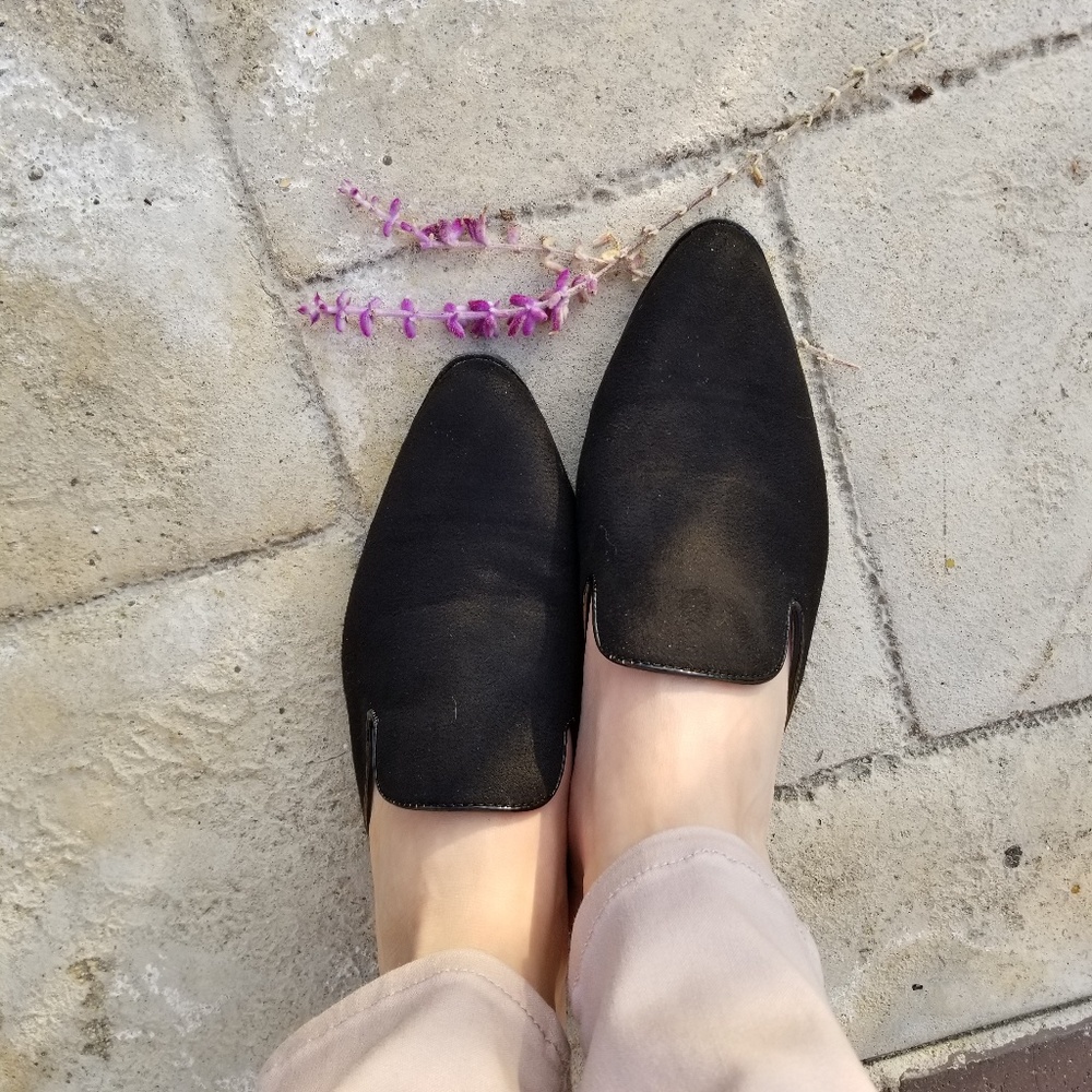 Black Pointy Toe Slip On Mule Loafer - Picture 2 of 8